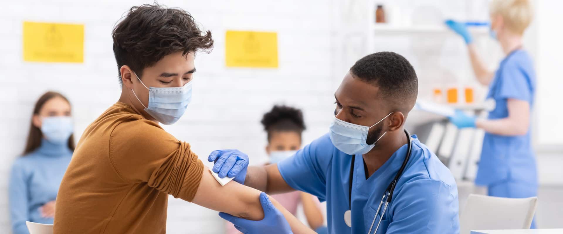 Health-Care Staff Vaccination Requirements (Prostock-studio/shutterstock.com)