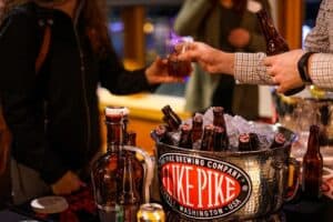 Seattle Chamber Restaurant After Hours 2017 at Seattle Aquarium. The Pike Brewing Company. #EatMeetRepeat Photo by Alabastro Photography.