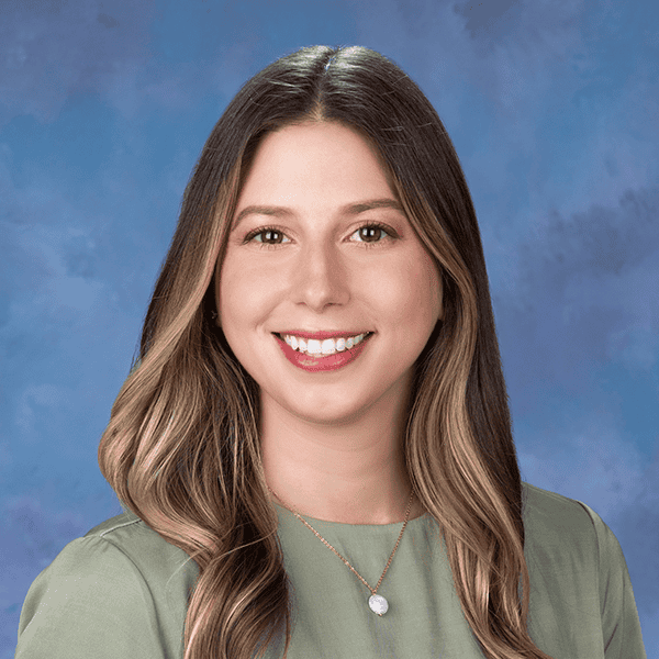 Dadowski_Caroline_Headshot