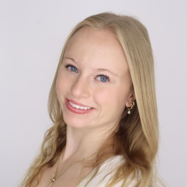 Ellie-Helgeson-Web